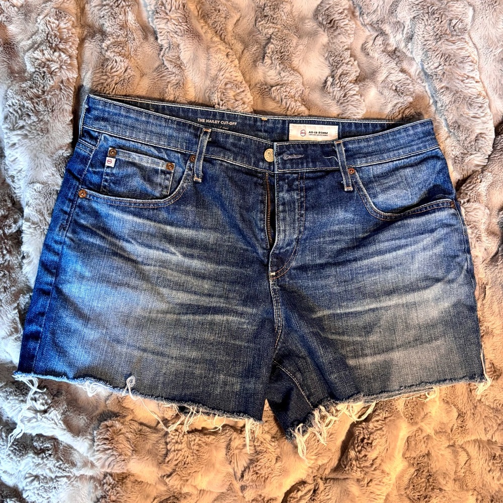 AG Denim The Hailey Cutoff ex boyfriend jean short in a size 31 waist